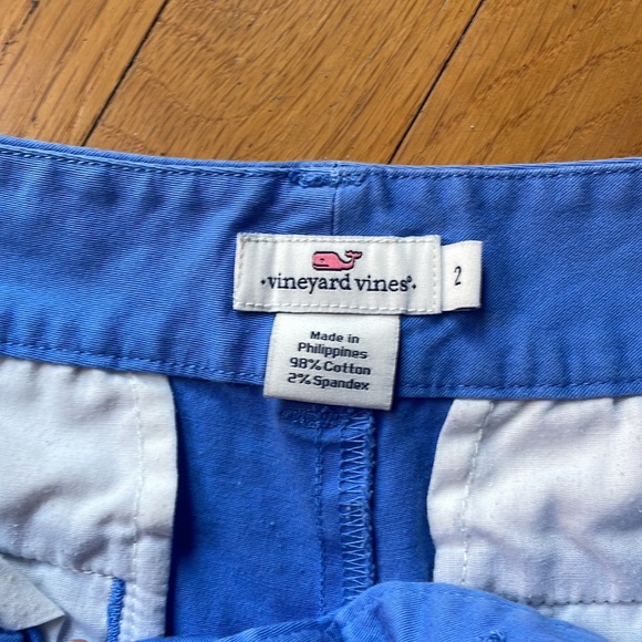 Blue vineyard vines shorts - Picture 2 of 3